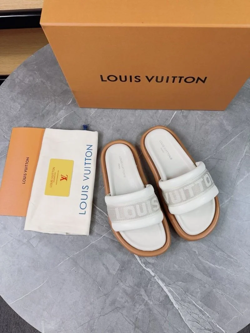 Neat Louis Vuitton Slippers 31148