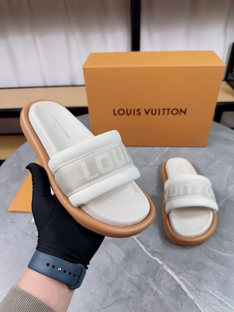 Neat Louis Vuitton Slippers 31148