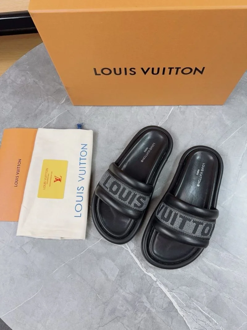 Refined Louis Vuitton Slippers 31147
