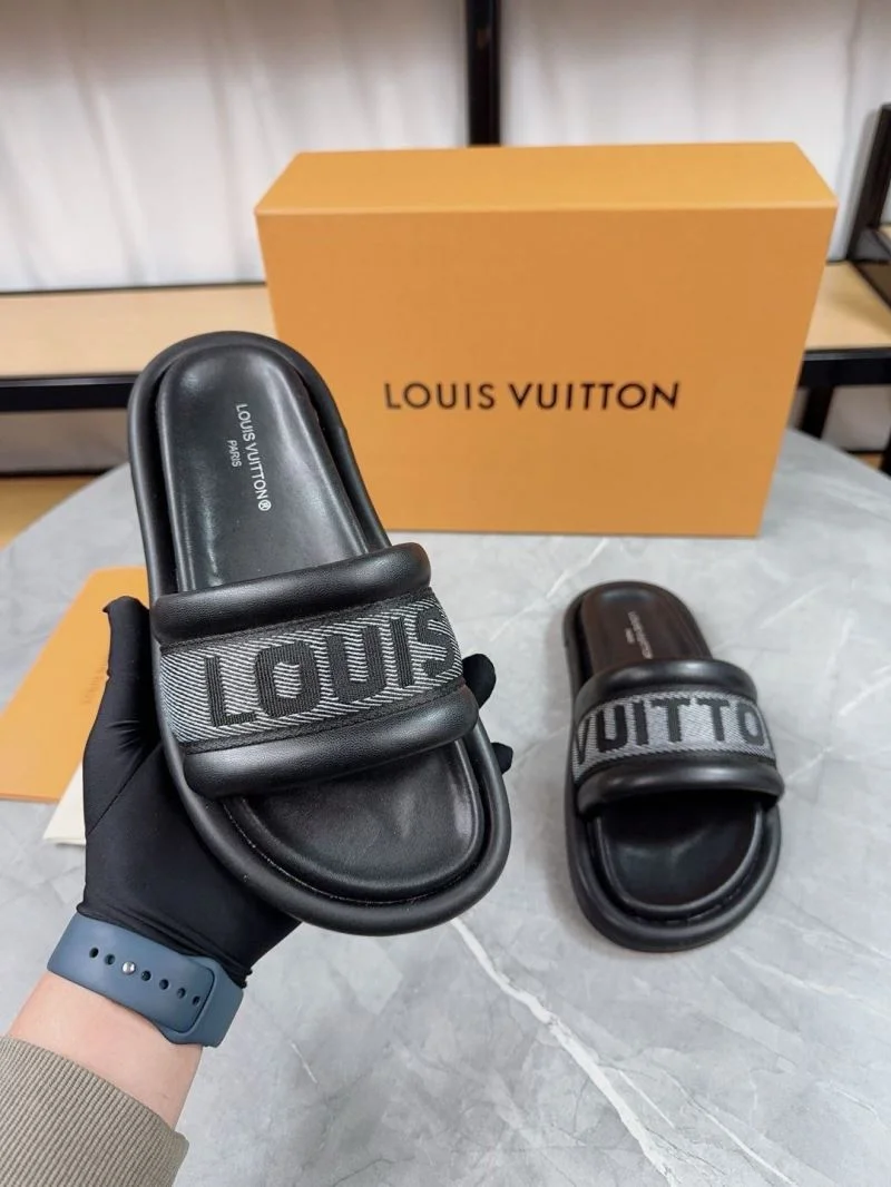 Refined Louis Vuitton Slippers 31147