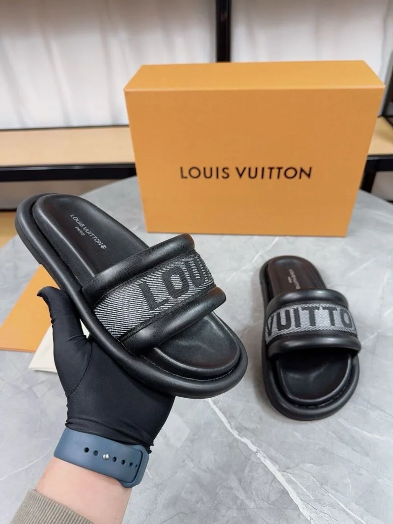 Refined Louis Vuitton Slippers 31147