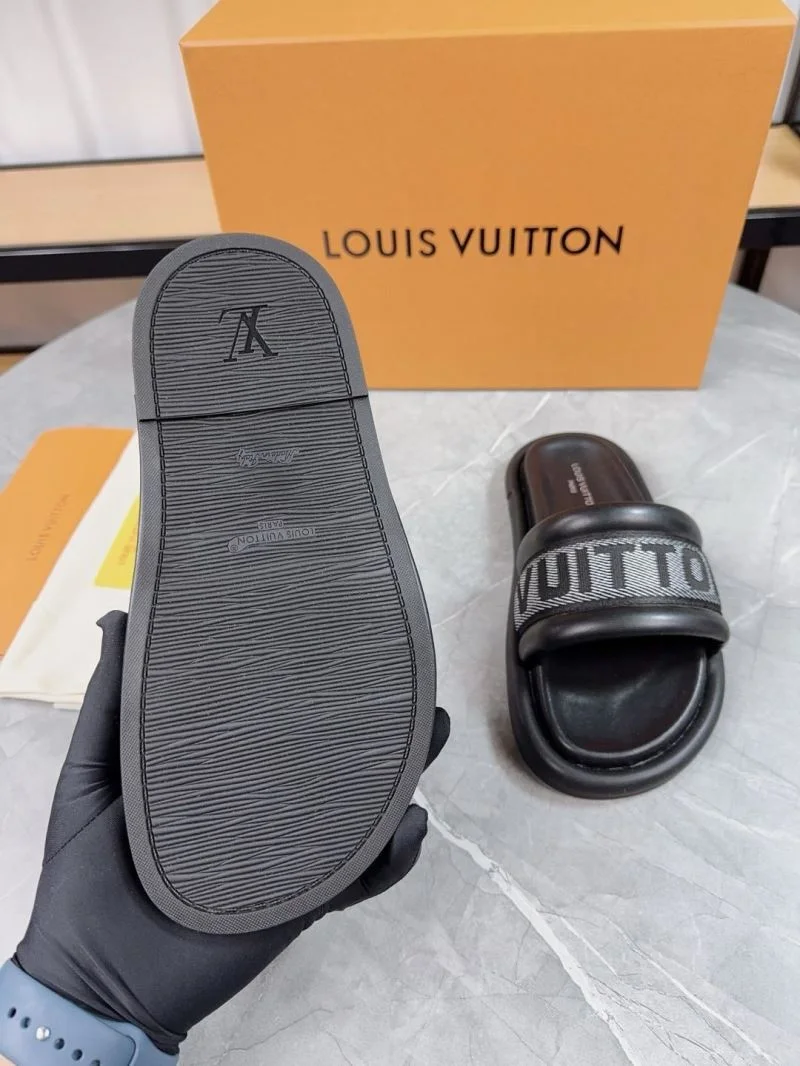 Refined Louis Vuitton Slippers 31147