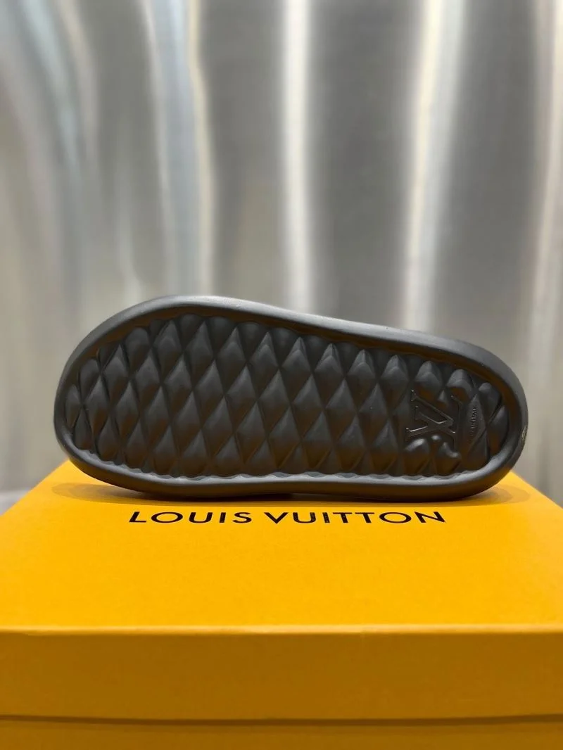 AllSeason Louis Vuitton Slippers 31136