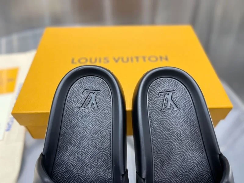 AllSeason Louis Vuitton Slippers 31136