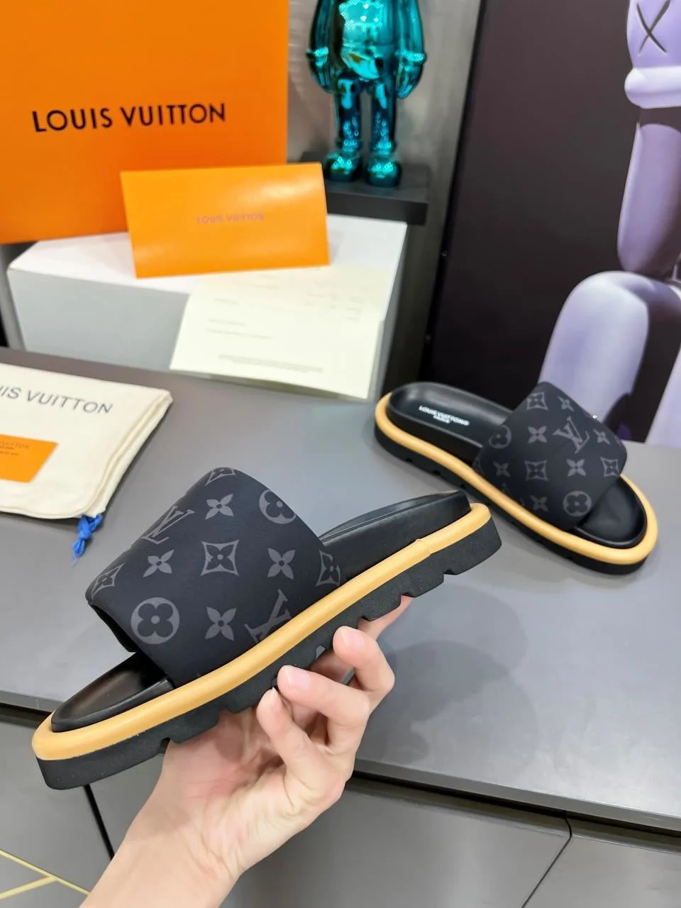 Louis Vuitton Slippers Versatile 31126