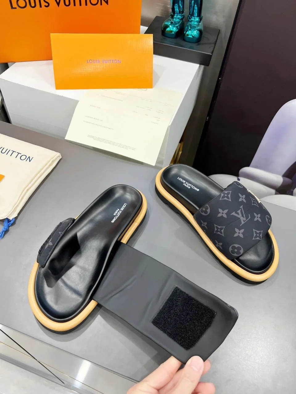 Louis Vuitton Slippers Versatile 31126