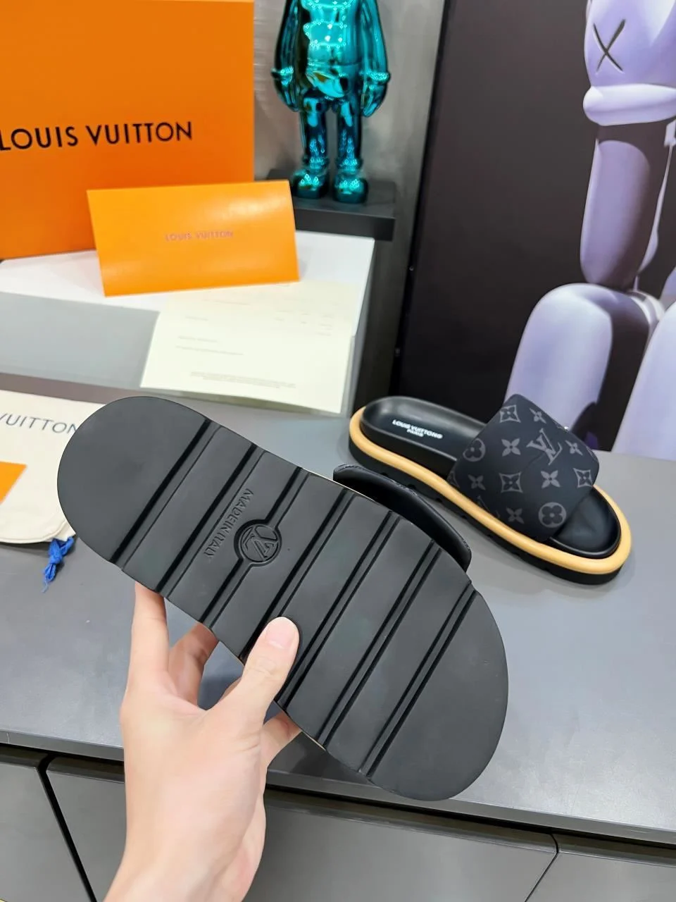Louis Vuitton Slippers Versatile 31126
