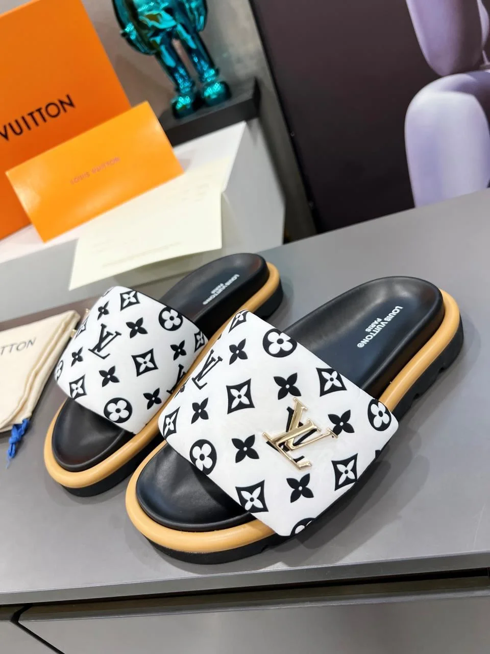 Louis Vuitton Slippers Compact 31142