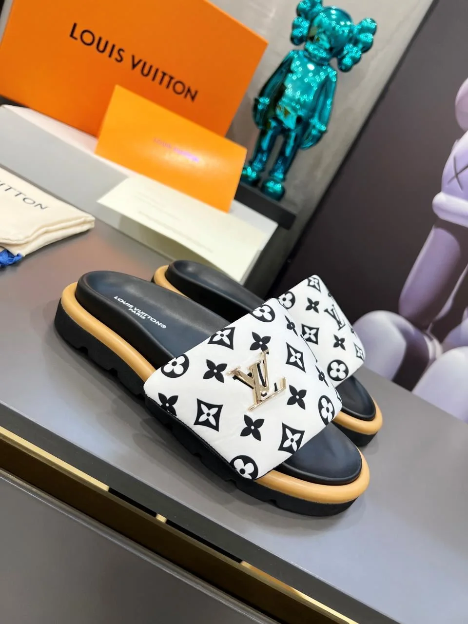 Louis Vuitton Slippers Compact 31142