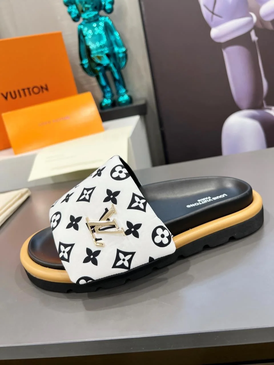 Louis Vuitton Slippers Compact 31142