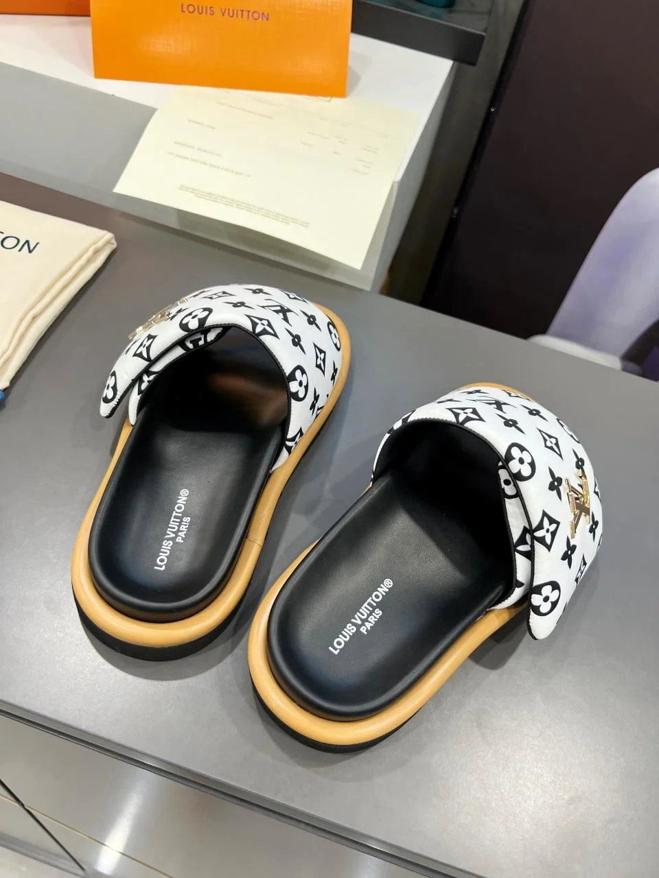 Louis Vuitton Slippers Compact 31142