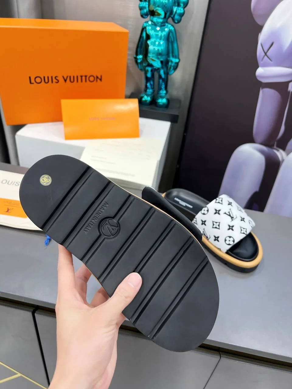 Louis Vuitton Slippers Compact 31142