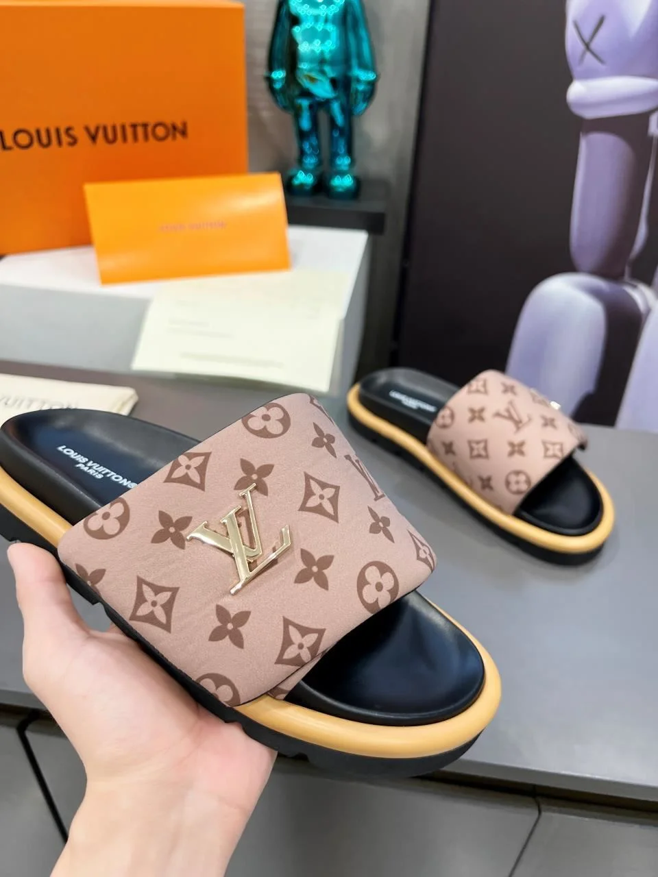 Louis Vuitton Slippers Contemporary 31127