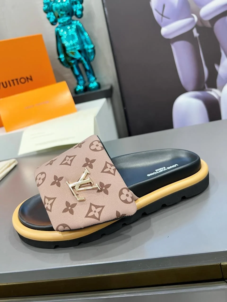 Louis Vuitton Slippers Contemporary 31127