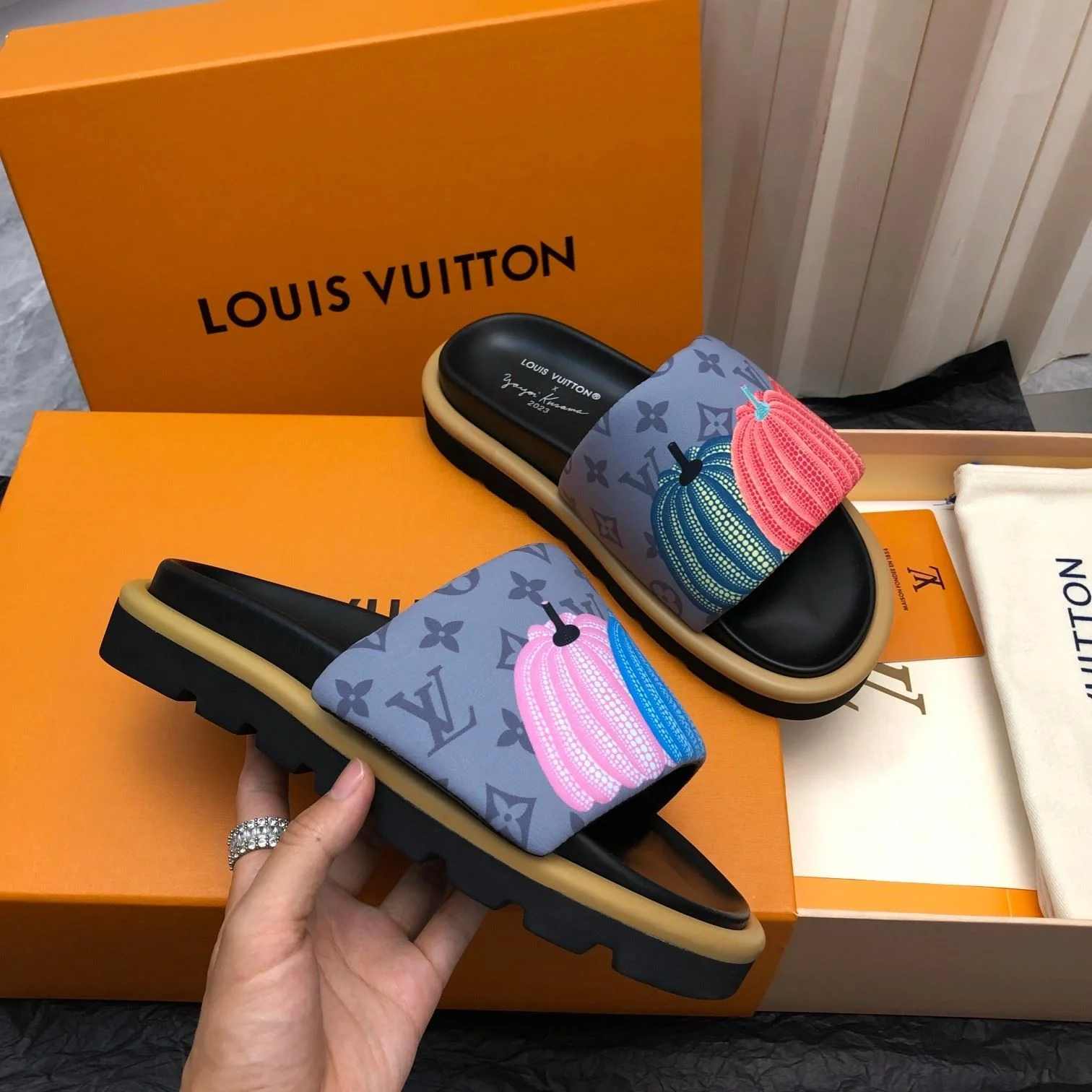 Comfortable Louis Vuitton Slippers 31131