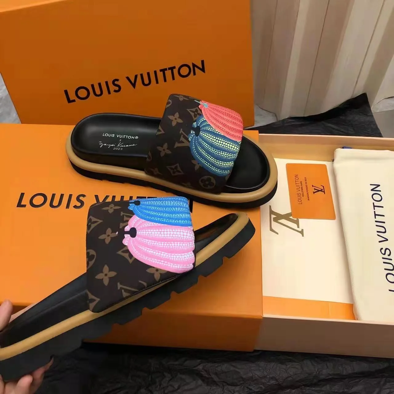 Resilient Louis Vuitton Slippers 31144