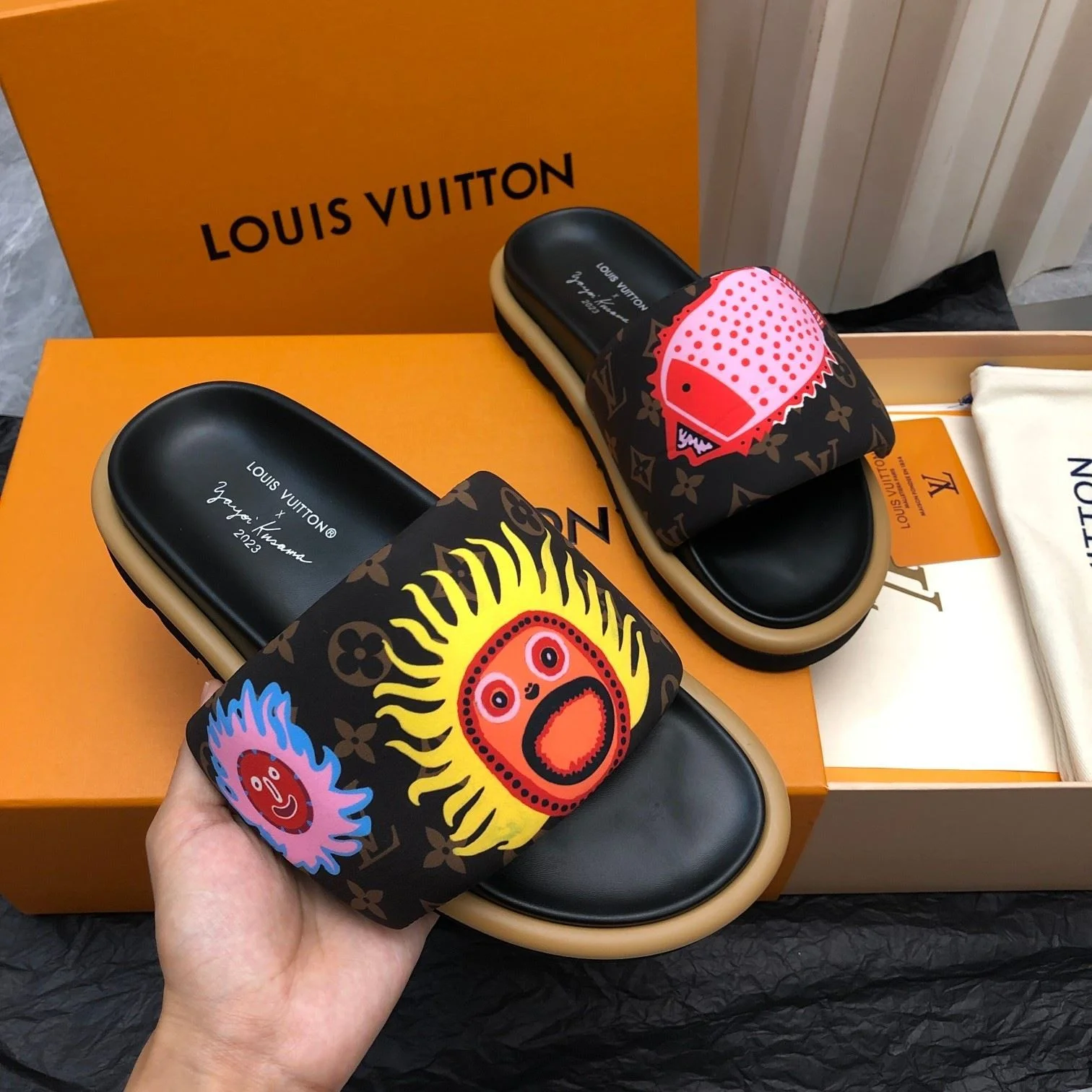 Classic Louis Vuitton Slippers 31137