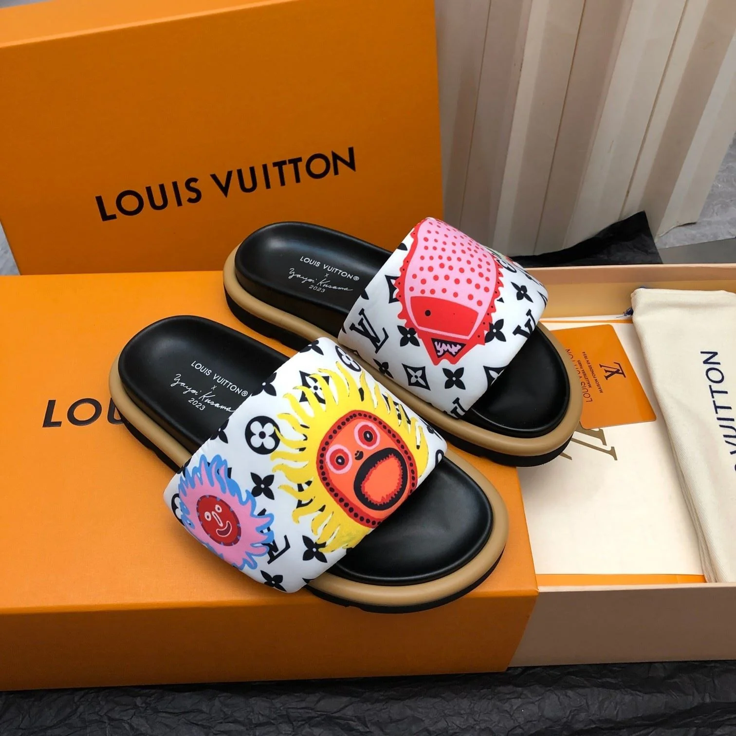 WellDesigned Louis Vuitton Slippers 31132