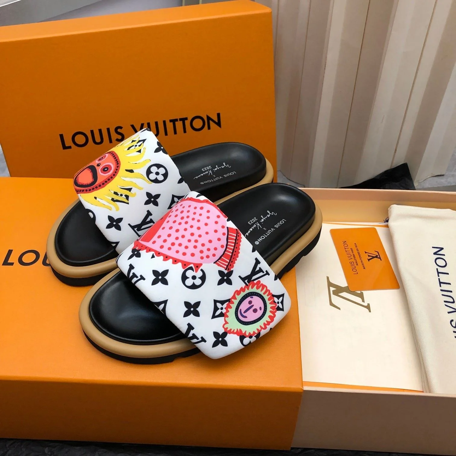 WellDesigned Louis Vuitton Slippers 31132