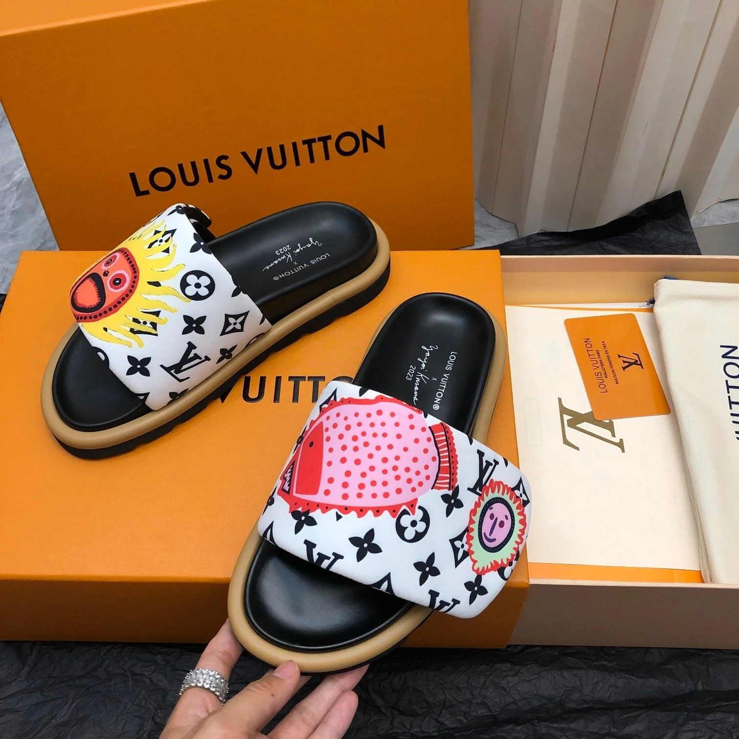 WellDesigned Louis Vuitton Slippers 31132