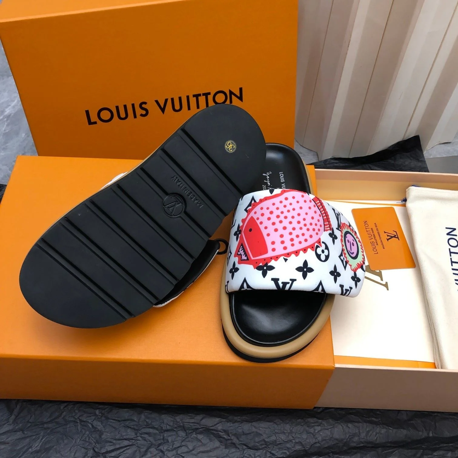 WellDesigned Louis Vuitton Slippers 31132