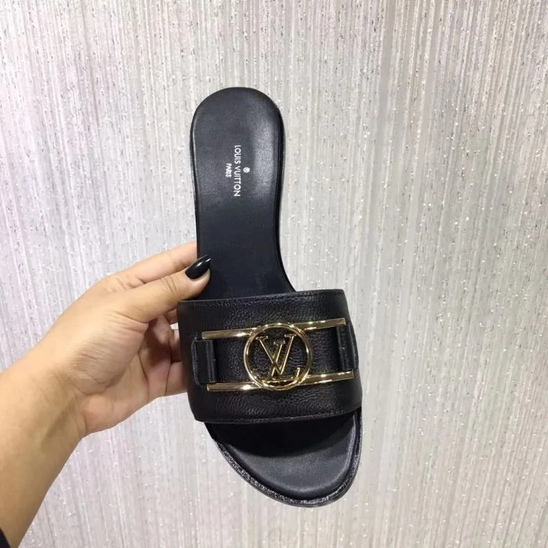 Elegant Louis Vuitton Slippers 31114