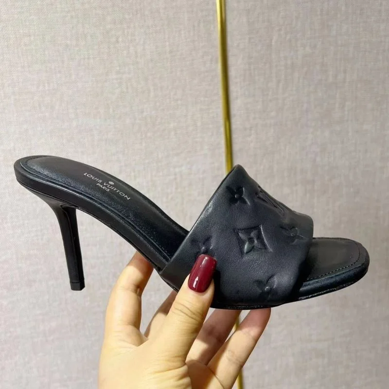 EyeCatching Louis Vuitton Slippers 31095