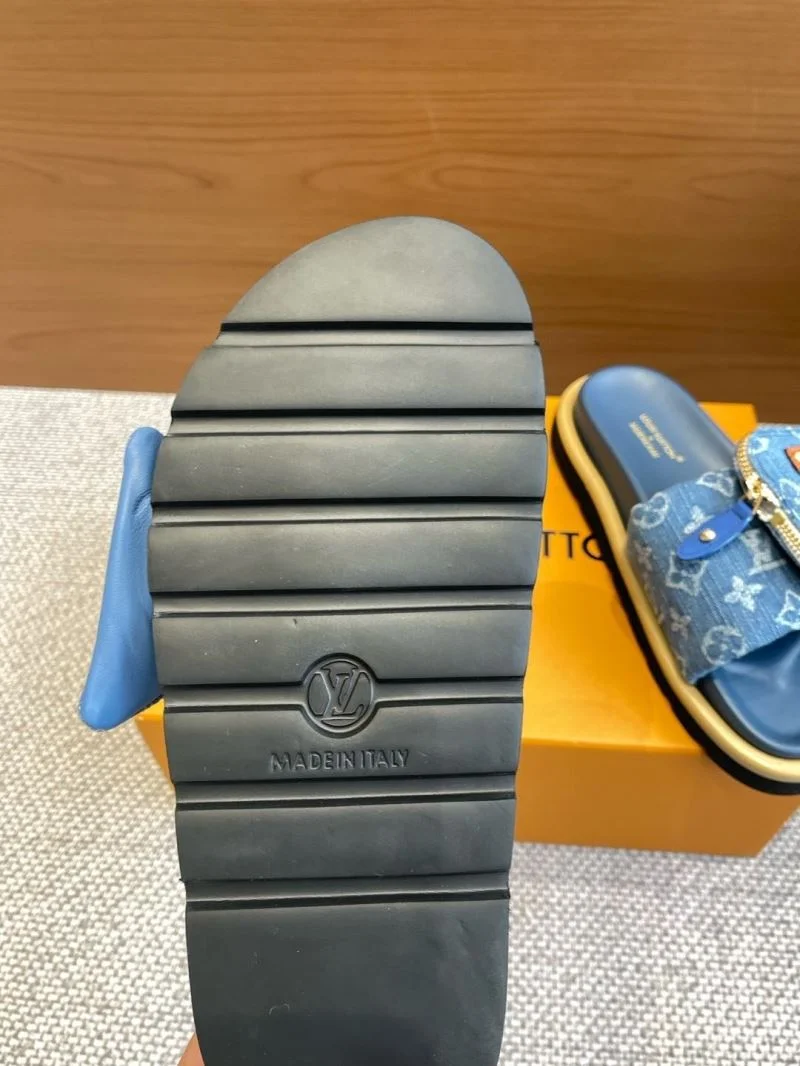 Bold Louis Vuitton Slippers 31070