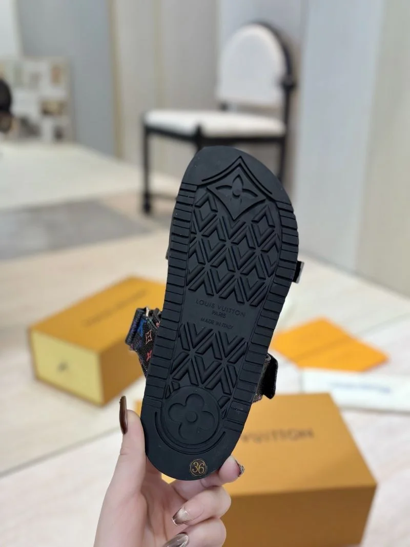 Chic Louis Vuitton Slippers 31063
