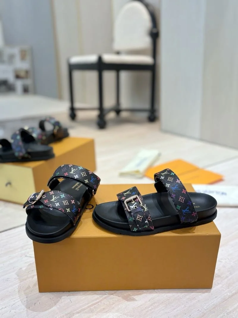 Chic Louis Vuitton Slippers 31063