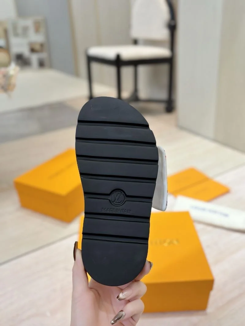 Louis Vuitton Slippers Cozy 31057