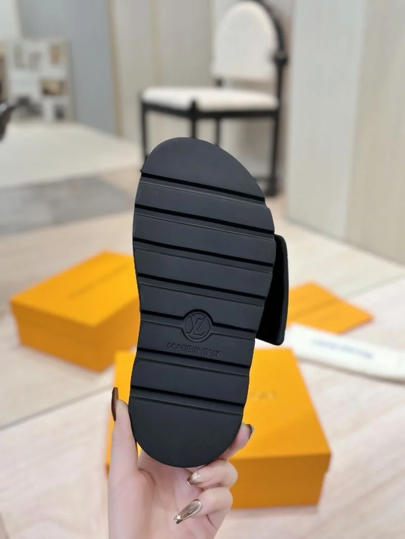 Louis Vuitton Slippers Youthful 31061