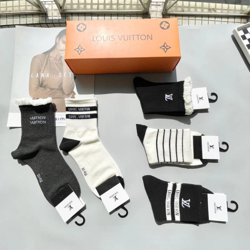 Louis Vuitton Socks WellDesigned 273607