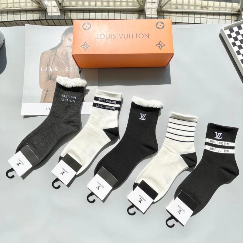 Louis Vuitton Socks WellDesigned 273607
