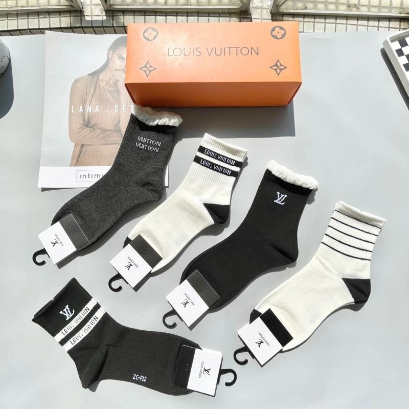 Louis Vuitton Socks WellDesigned 273607