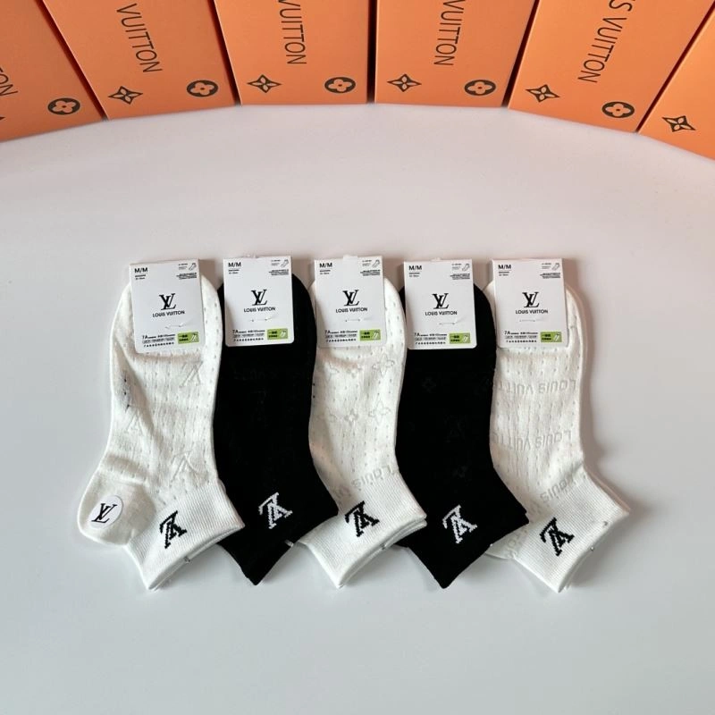 Casual Louis Vuitton Socks 273604