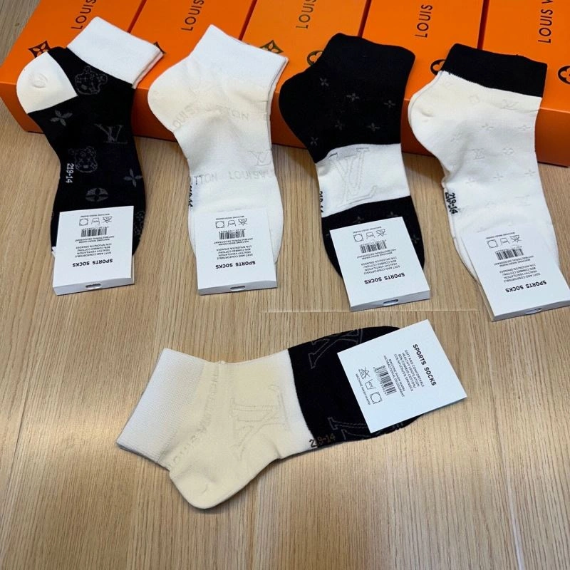 ModernLook Louis Vuitton Socks 273578