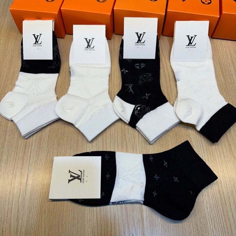 ModernLook Louis Vuitton Socks 273578