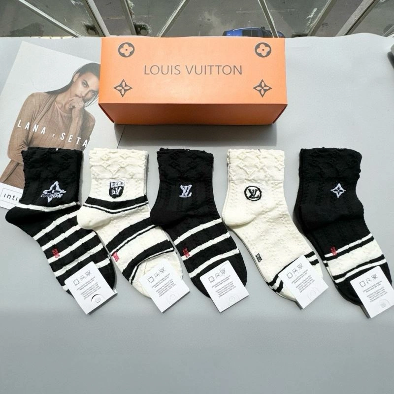 UrbanChic Louis Vuitton Socks 273545