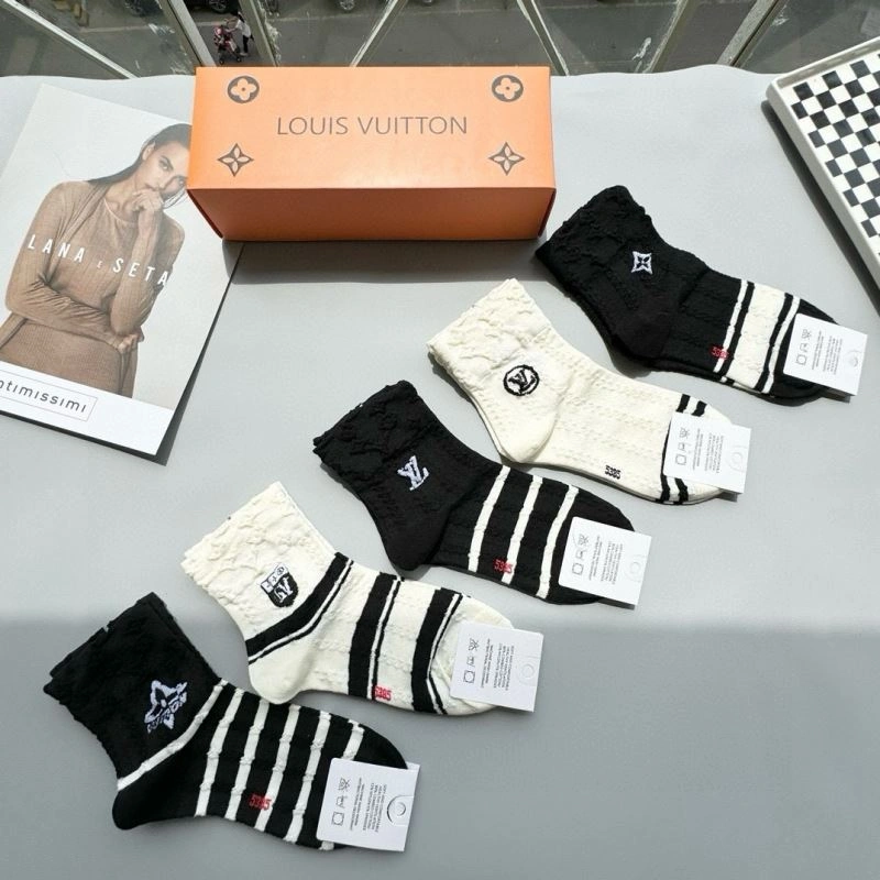 UrbanChic Louis Vuitton Socks 273545