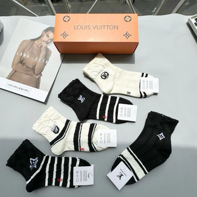 UrbanChic Louis Vuitton Socks 273545