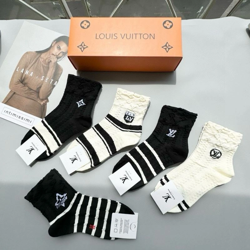 UrbanChic Louis Vuitton Socks 273545