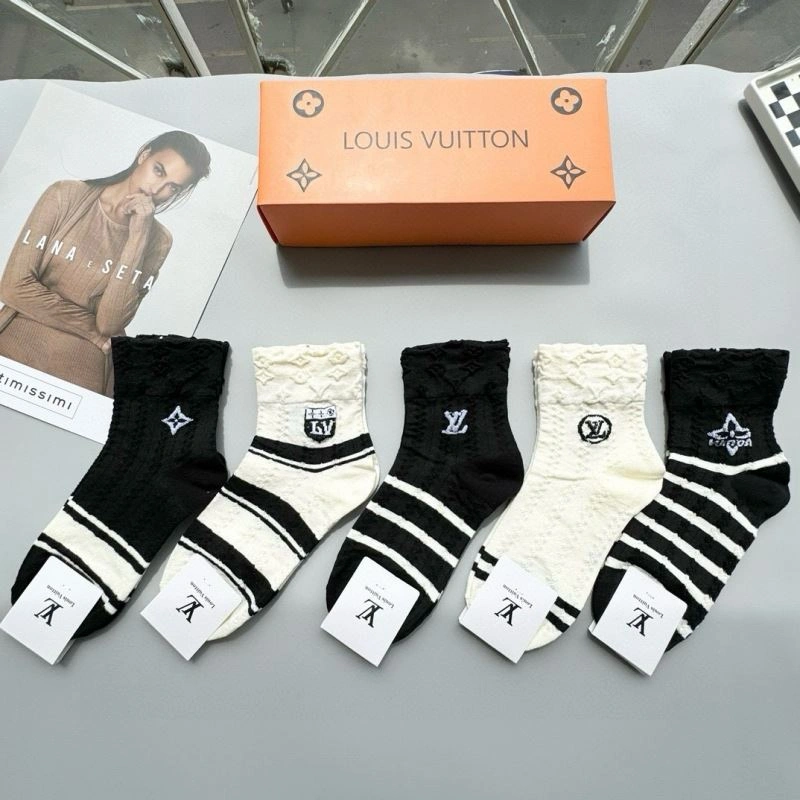 UrbanChic Louis Vuitton Socks 273545