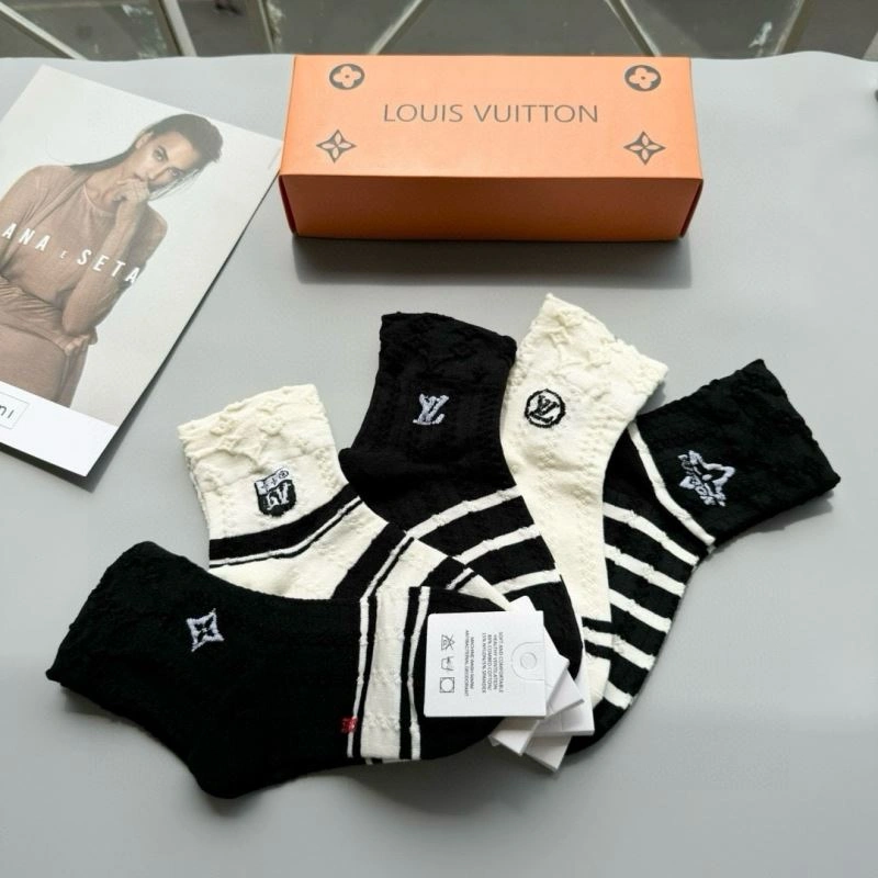 UrbanChic Louis Vuitton Socks 273545