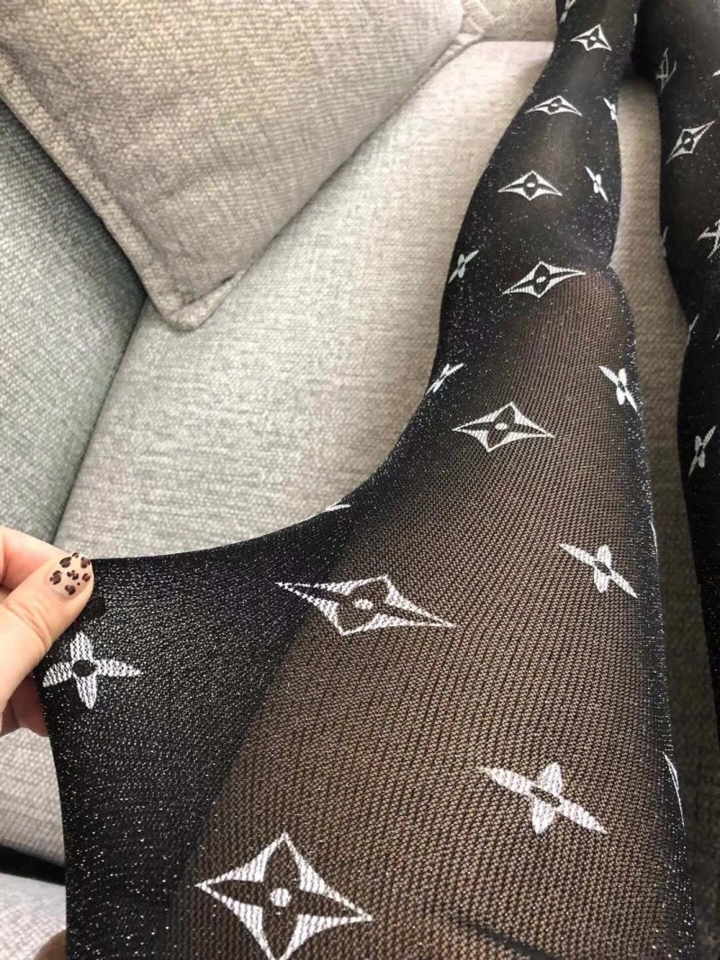 Functional Louis Vuitton Socks 274446