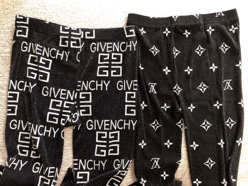 Functional Louis Vuitton Socks 274446