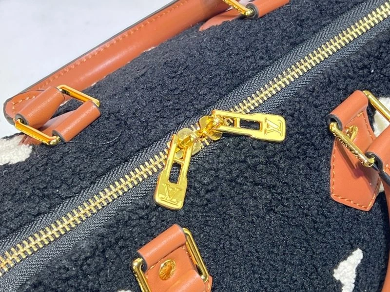 Minimalist Louis Vuitton Speedy Bags 80089