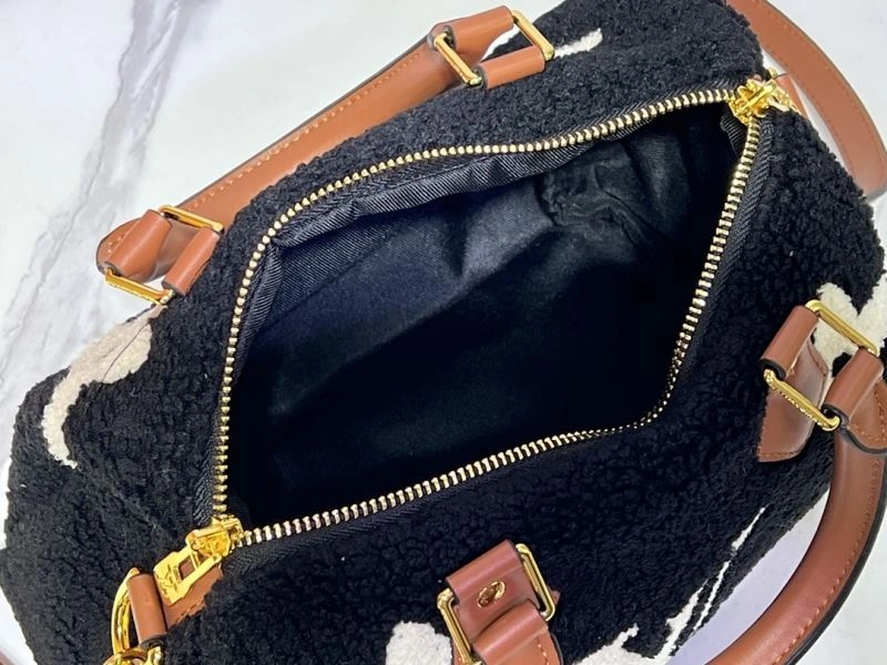 Minimalist Louis Vuitton Speedy Bags 80089