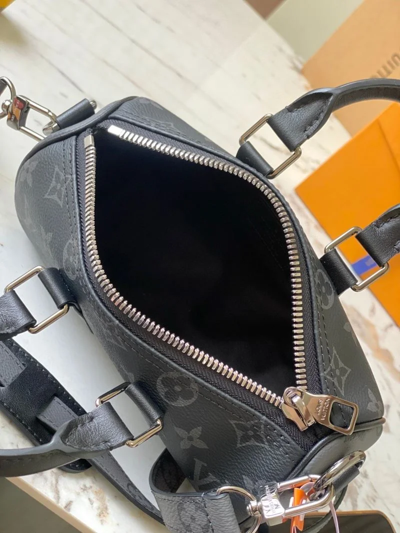 Flexible Louis Vuitton Speedy Bags 39394