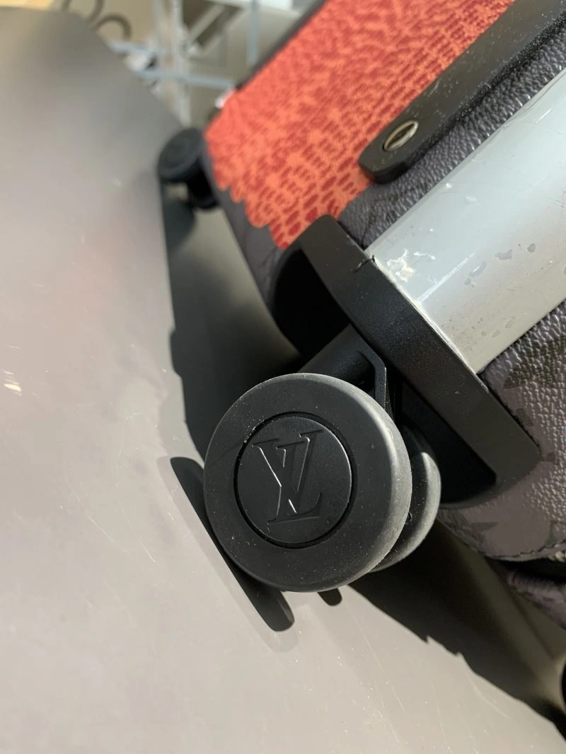 Resilient Louis Vuitton Suitcase 65636